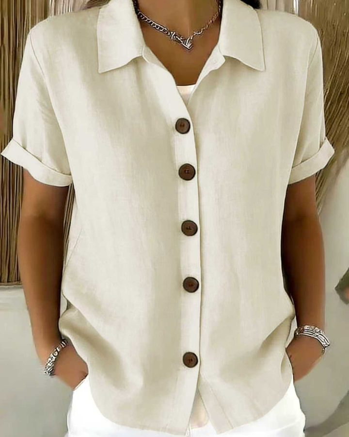 Blusa donna a maniche corte, dettagli bottoni, confortevole per moda primavera estiva.