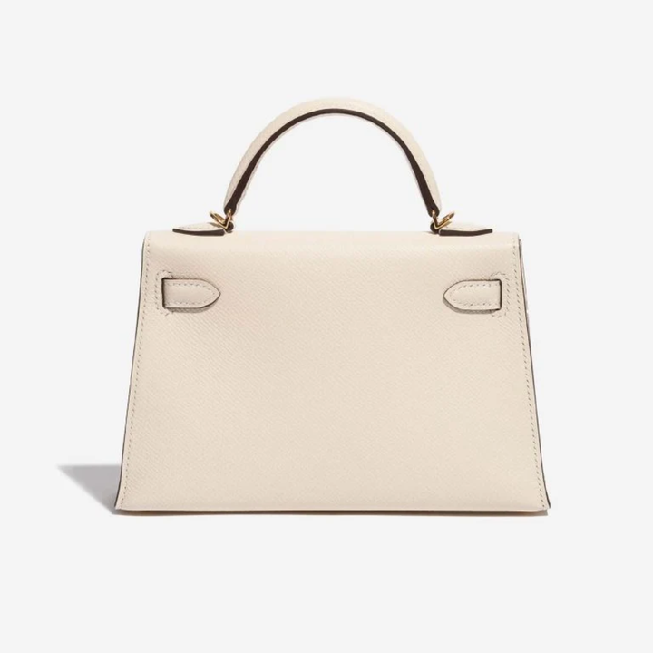 Borsa da donna Capri Island: un pezzo di moda italiana che non passa inosservato.