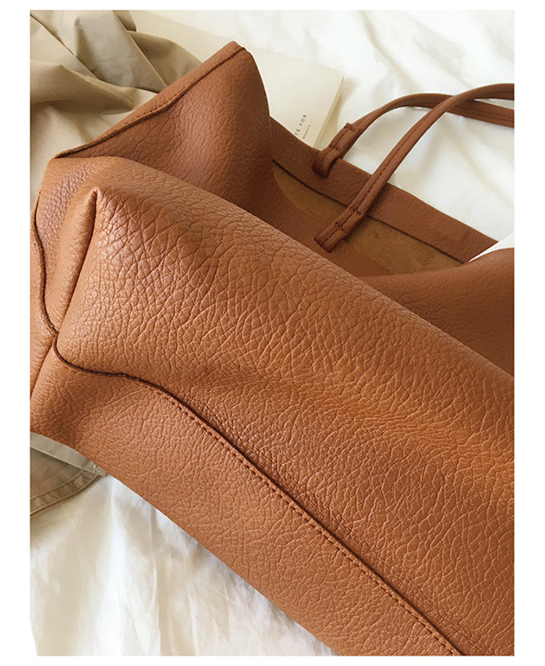 Accessorio moda donna: borsa tote in pelle sintetica, design elegante e pratico.
