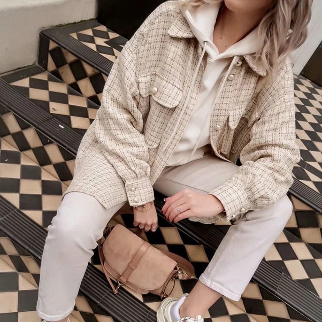 Capospalla invernale donna, design moderno e confortevole, ideale per il freddo e l'outfit quotidiano.