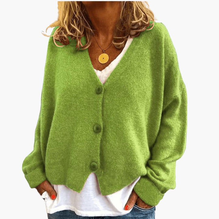 Moda femminile: cardigan con bottoni, capo versatile per comfort e stile in ogni stagione.