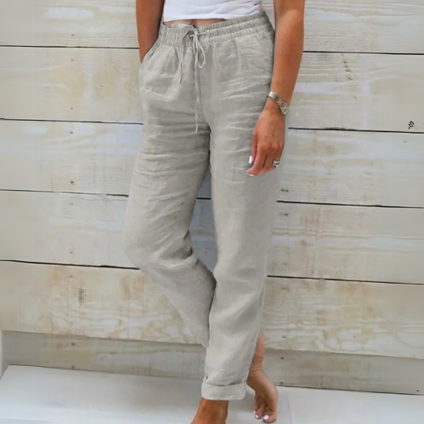 Pantaloni estivi donna leggeri e traspiranti, essenziali per affrontare il caldo con stile e massima comodità.