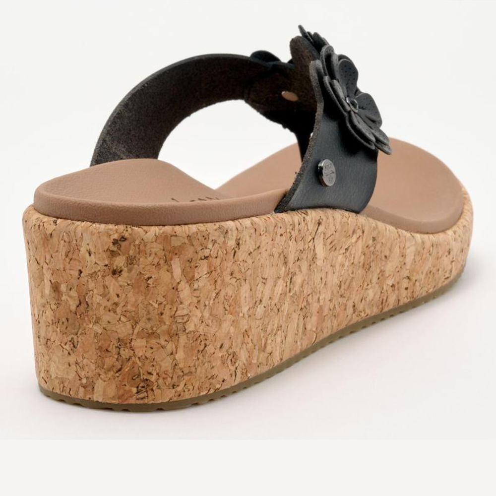 Sandali donna con zeppa bianchi, calzature estive eleganti e versatili per un comfort quotidiano.