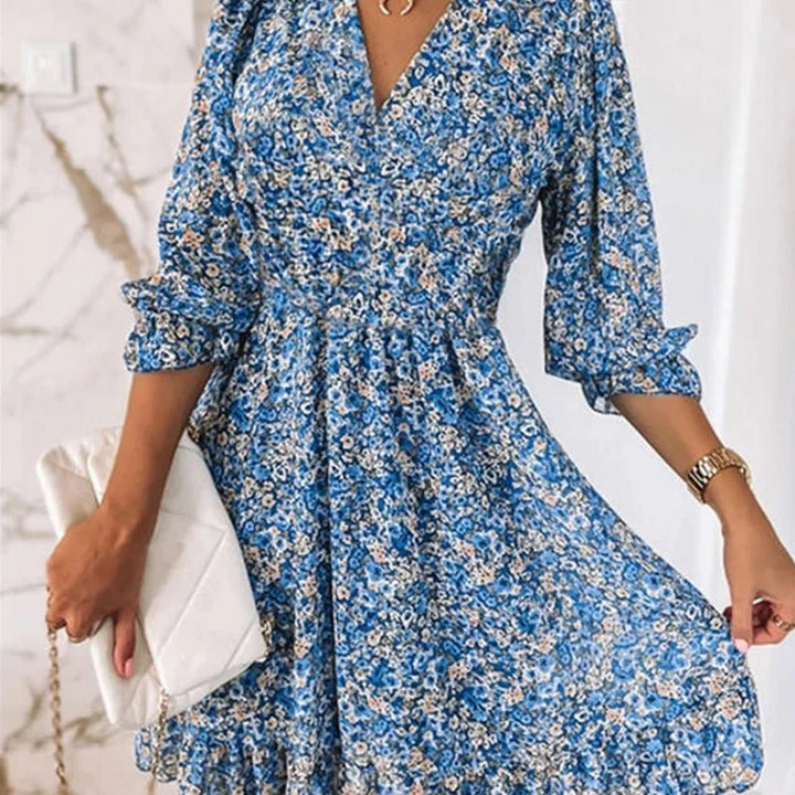 Vestito floreale elegante da donna, perfetto per feste estive e abbigliamento femminile chic, stile casual e alla moda.