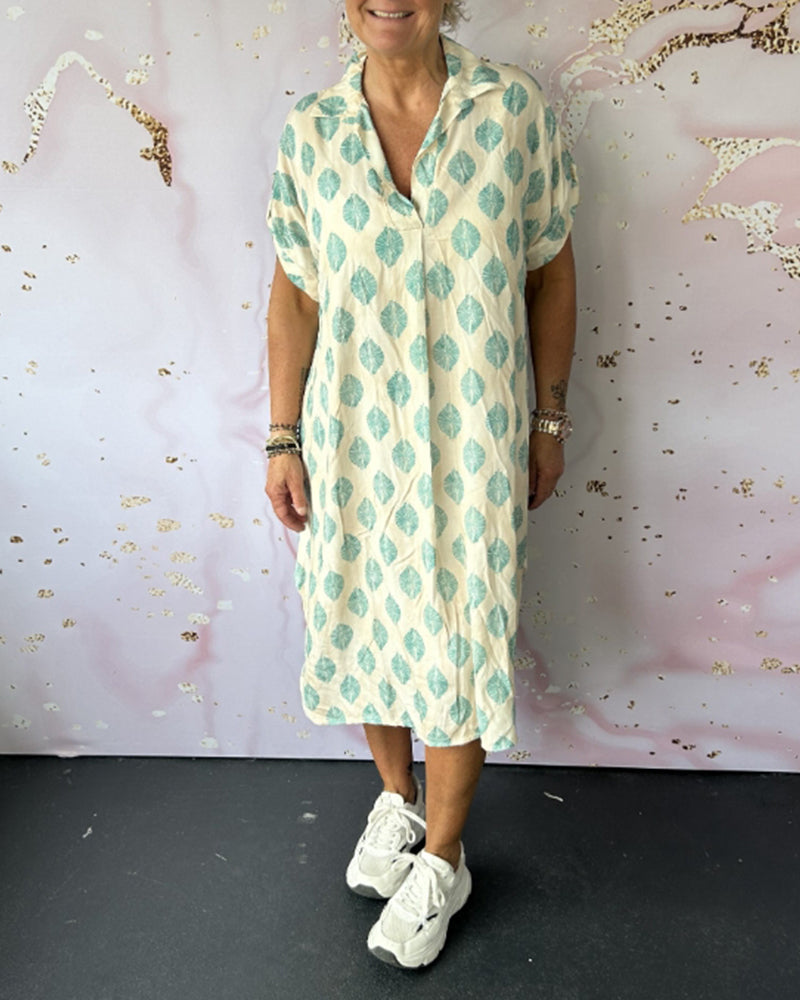 Abito midi donna estivo casual, con scollo a V e fantasie vivaci. Perfetto per le vacanze e il comfort.