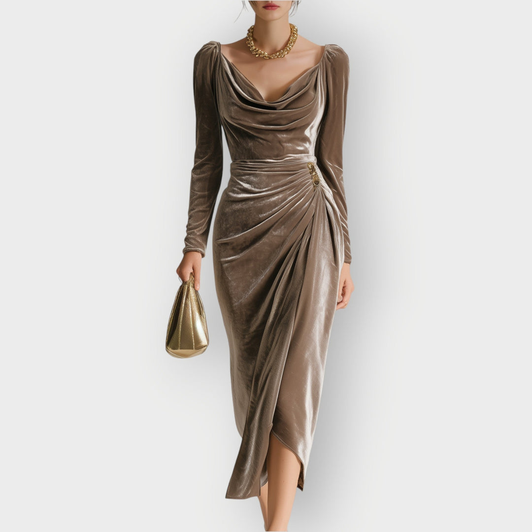 Abito midi rosa da donna, drappeggiato con eleganti arricciature e maniche lunghe. Ideale per un look sofisticato.