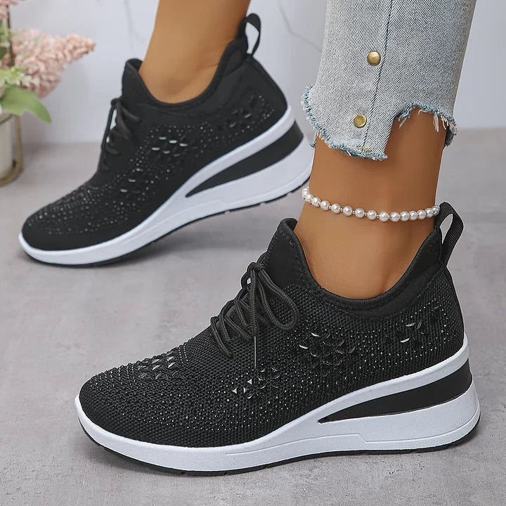 Sneakers donna versatili con zeppa, dettagli scintillanti, per comfort e stile in ogni occasione moda.