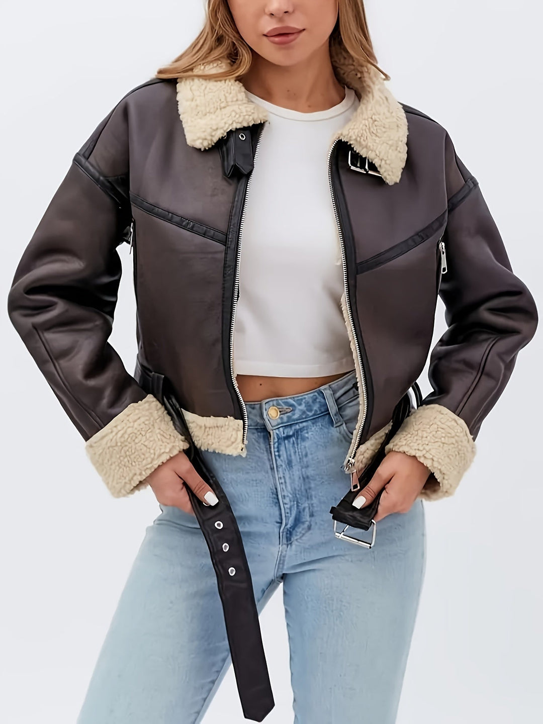 Giacca biker marrone invernale da donna, calda e confortevole, con cintura, ideale per un abbigliamento rock.