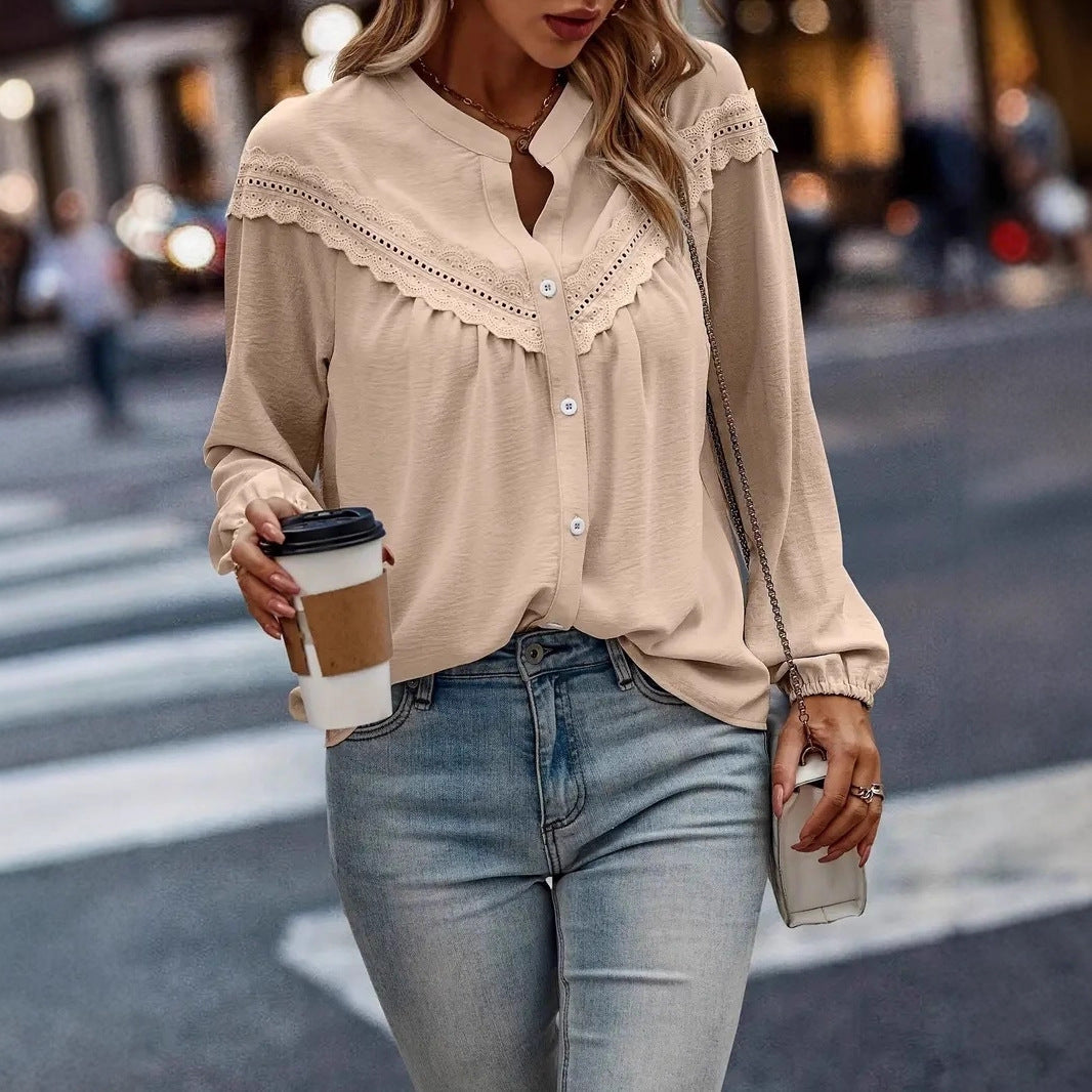 Moda donna: camicia a maniche lunghe color albicocca con raffinati dettagli a balze. Stile elegante e confortevole.