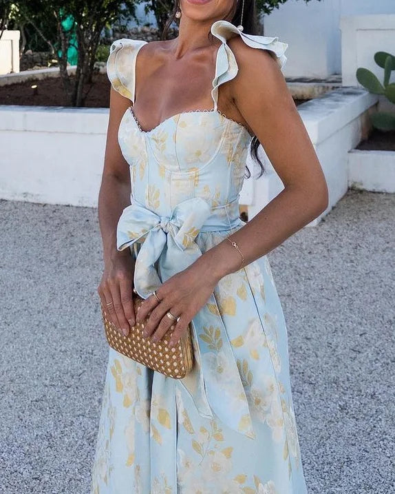 Abito da cerimonia midi azzurro per donna, con raffinato fiocco e scollo a cuore. Eleganza estiva senza tempo.