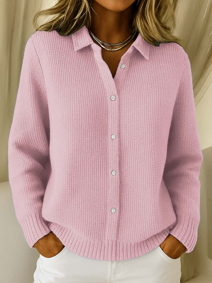 Cardigan donna in maglia con bottoni frontali, morbido e versatile. Ideale per strati, disponibile in blu, rosa, rosso.