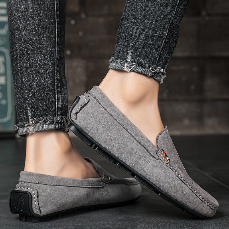 Classici mocassini uomo in pelle marrone scuro, scarpe eleganti senza lacci, perfetti per uno stile senza tempo.