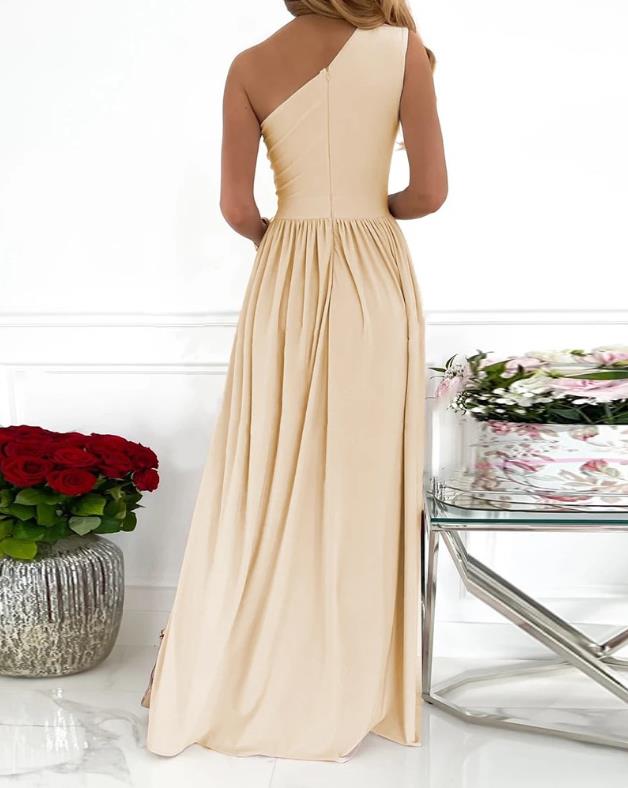 Maxi abito donna versatile, monospalla e con spacco, per un'eleganza senza tempo in ogni occasione.