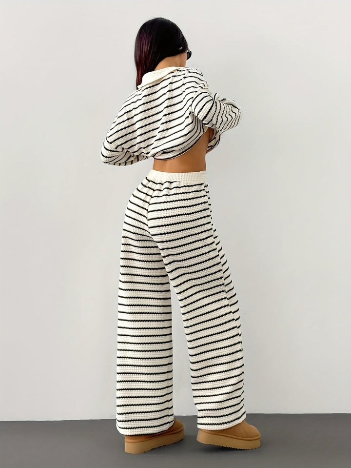 Set due pezzi a righe bianco nero per donna. Loungewear moderno e versatile, ideale per un look casual comodo e stiloso.