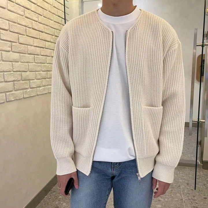 Cardigan uomo con orlo e polsini a coste, girocollo, maniche lunghe. Maglione elegante per abbigliamento casual.