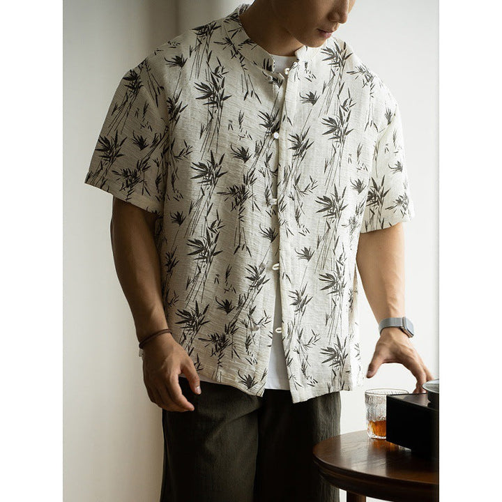 Maglietta uomo estiva casual, stampa tropicale foglie di bambù, perfetta per un look fresco e rilassato.