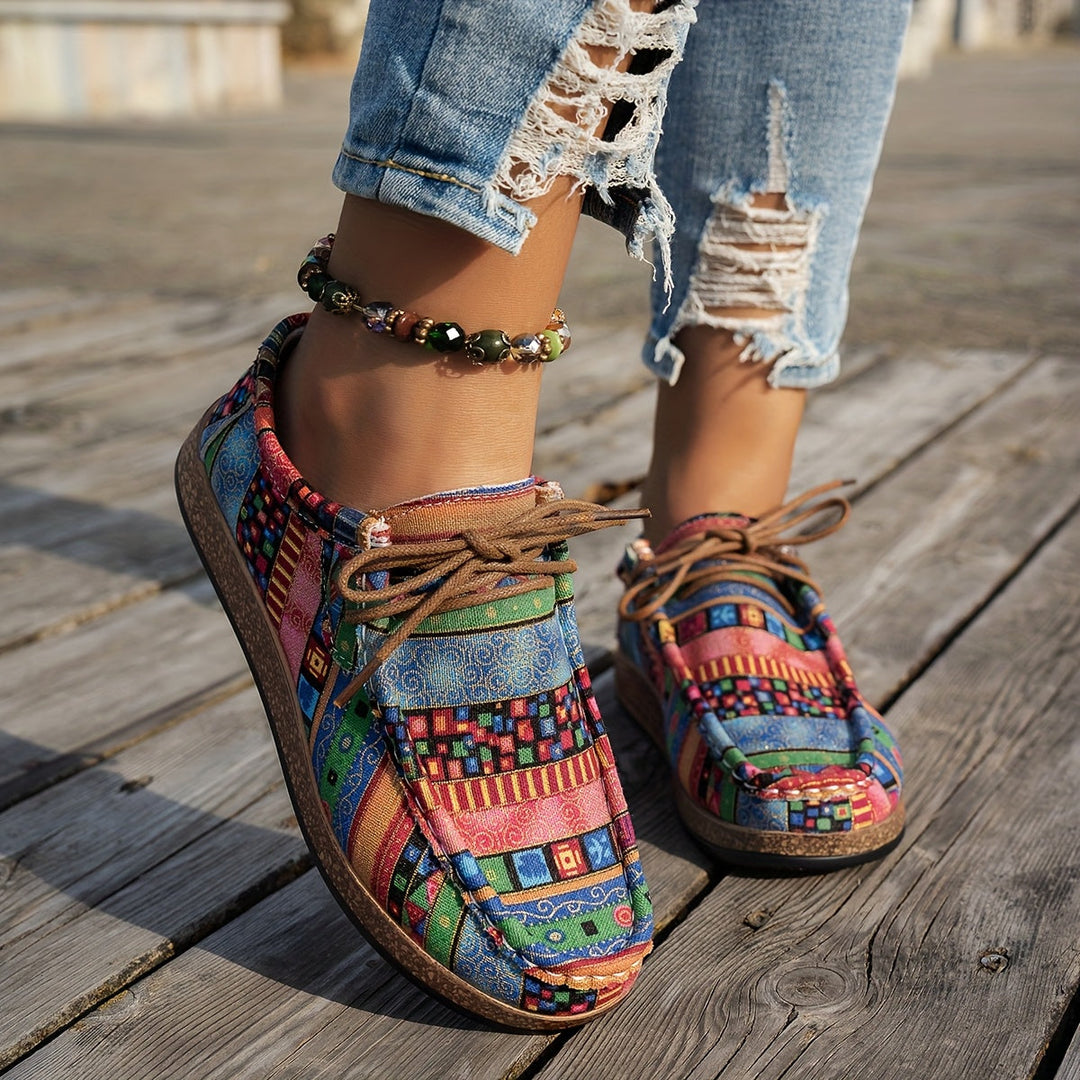 Sneakers vivaci da donna, versatili con patchwork unico, perfette per ogni occasione casual.