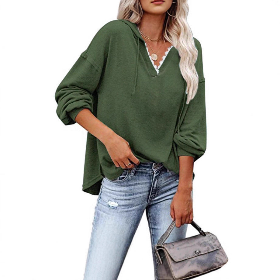 Maglione donna alla moda con cappuccio, scollo a V in pizzo, maniche lunghe per look casual.