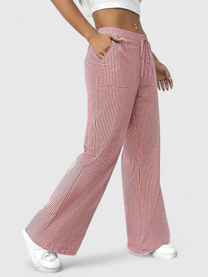 Pantaloni donna versatili, taglio a gamba larga e vita alta, cintura con laccio. Look fluido e moderno.
