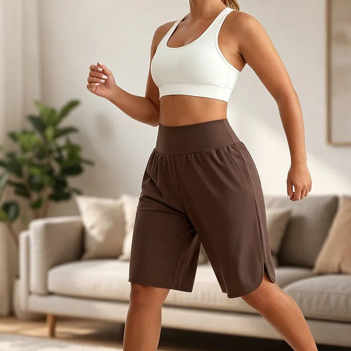 Comodi pantaloni corti donna a vita alta e al ginocchio, perfetti per il relax e un look versatile.