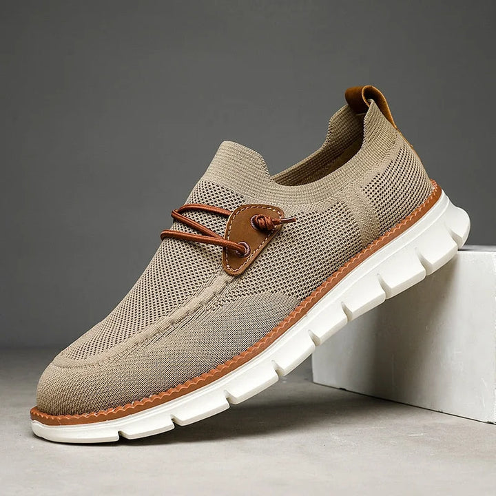 Scarpe uomo mocassini slip-on, design leggero per massimo comfort. Ideali per lunghe passeggiate con aderenza sicura.