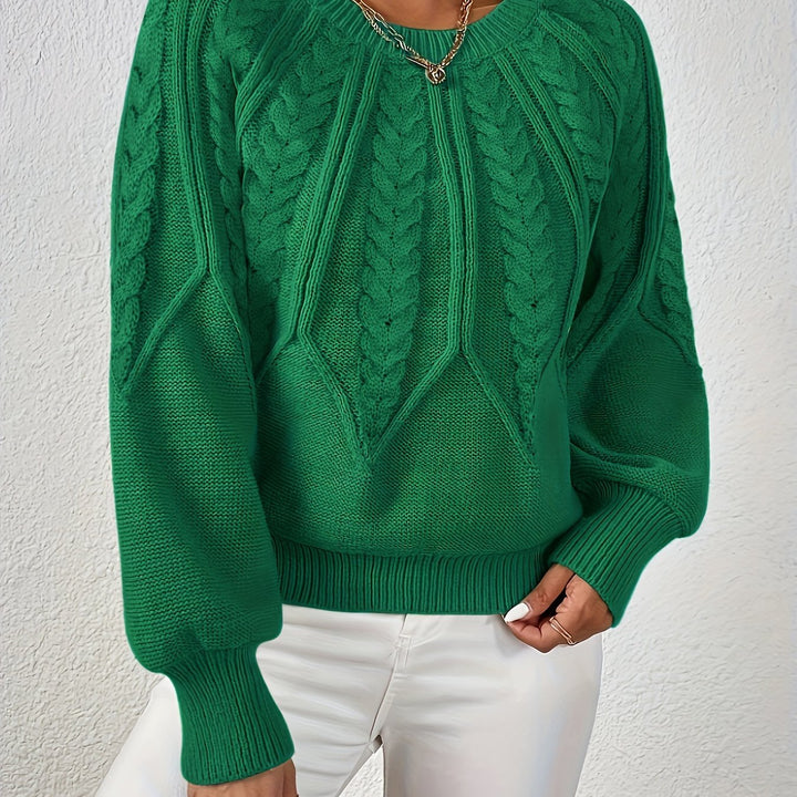 Maglione invernale donna, trecce, maniche a palloncino. Look accogliente e alla moda.