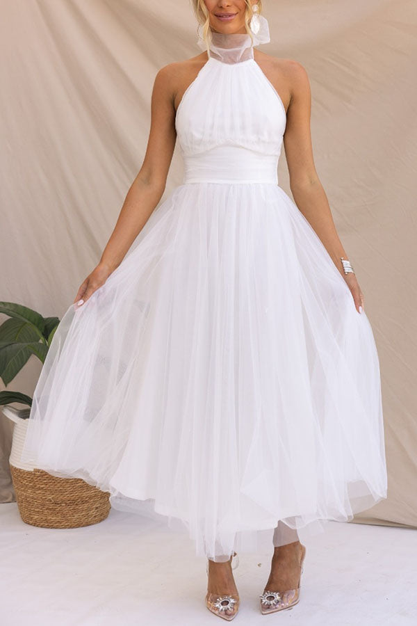 Moda cerimonia: abito maxi elegante da donna, con distintivo scollo all'americana, versatile.
