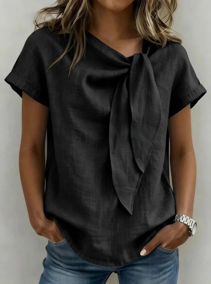 Maglietta donna semplice e casual a maniche corte, un must-have per la moda femminile e il comfort quotidiano.