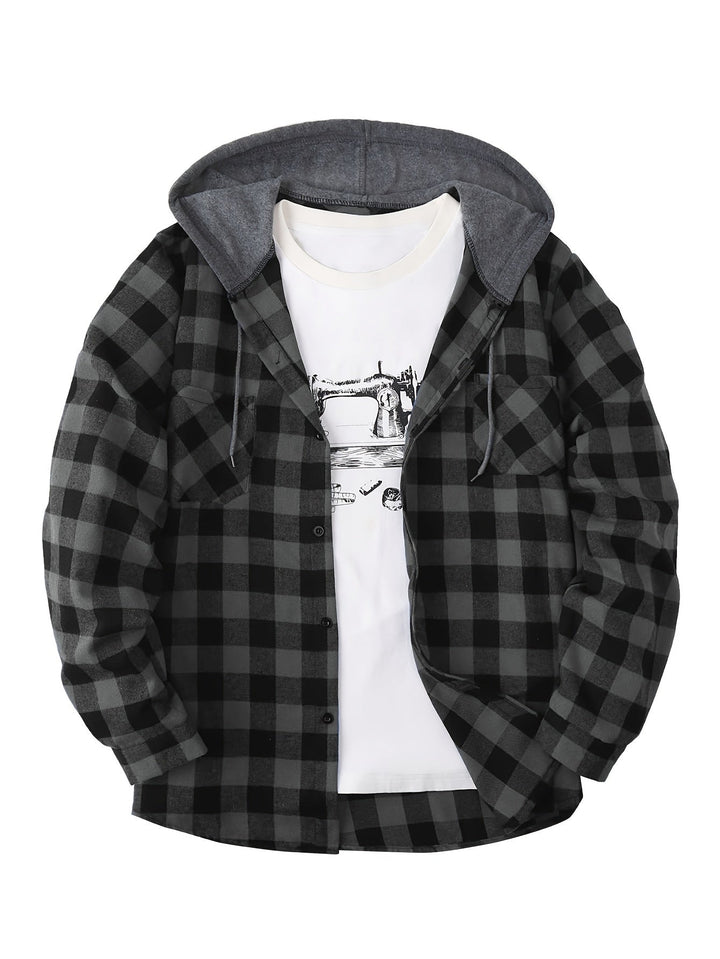 Comfort e stile: camicia giacca uomo con cappuccio, fantasia a quadri e tasche.