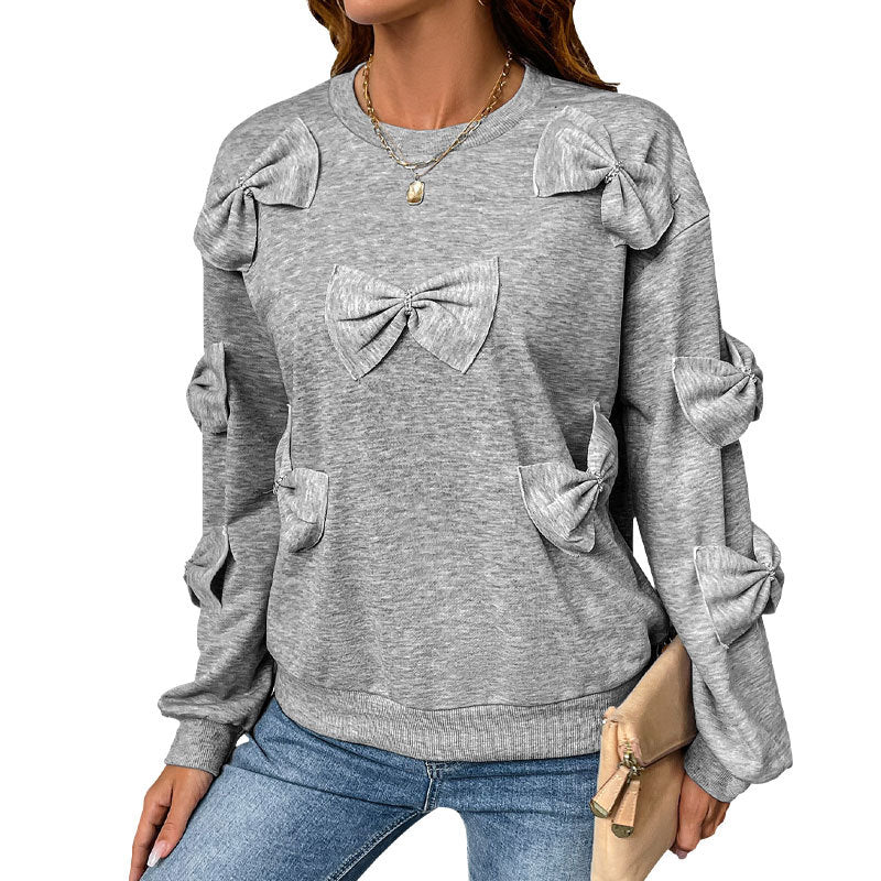 Girocollo donna casual grigio con nodo. Maglione morbido a maniche lunghe, ideale per moda invernale femminile.
