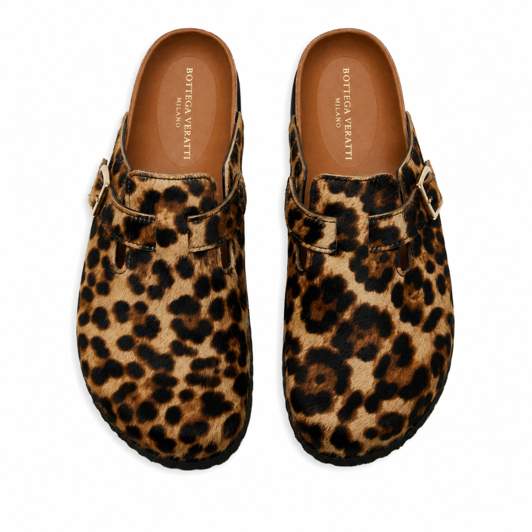 Zoccoli animalier da donna in vera pelle, marrone e grigio, confortevoli e regolabili per l'estate.