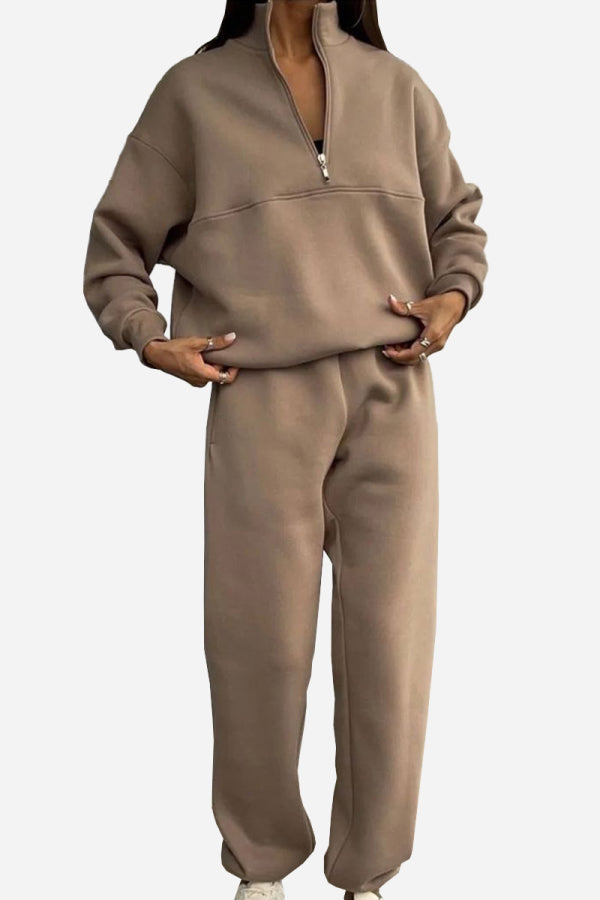 Completo due pezzi donna marrone. Tuta elegante e comoda per l'autunno, set casual versatile loungewear.
