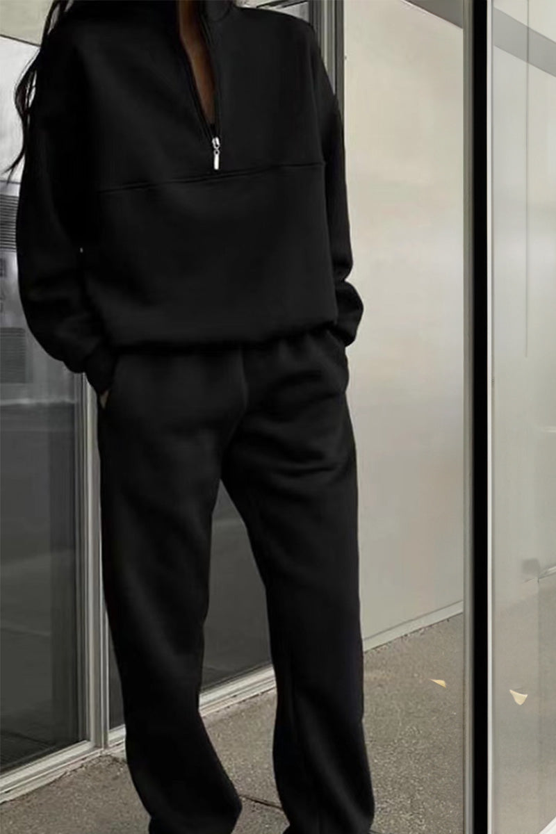 Fashion tracksuit donna autunnale, due pezzi. Set comodo ed elegante per un look casual versatile e alla moda.