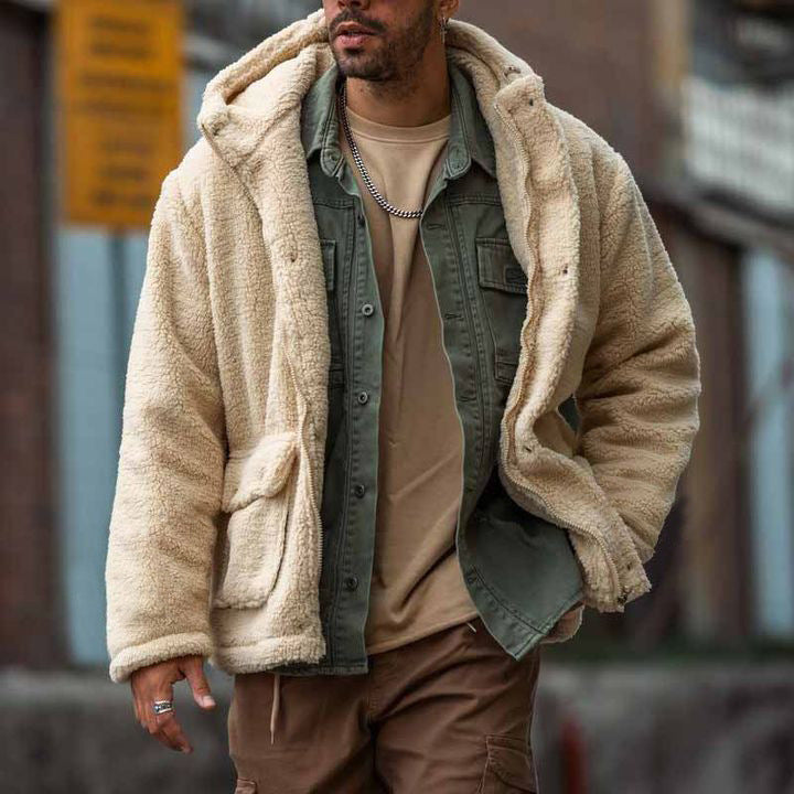 Cappotto invernale uomo casual con cappuccio, tasche a toppa. Ideale per l'abbigliamento quotidiano.