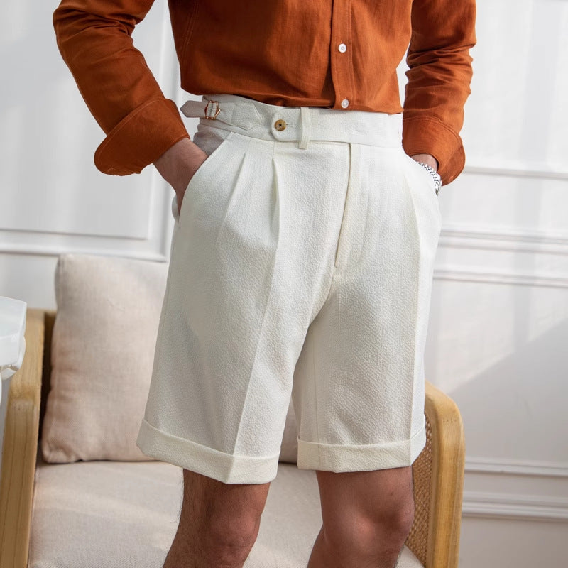 Shorts eleganti uomo a vita media, gamba dritta, vestibilità ampia. Abbigliamento estivo casual chic e confortevole.