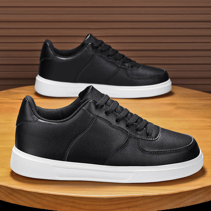 Dettaglio sneakers uomo bianche traspiranti. Comfort assicurato dalla tomaia leggera, perfette per primavera estate e taglie grandi.