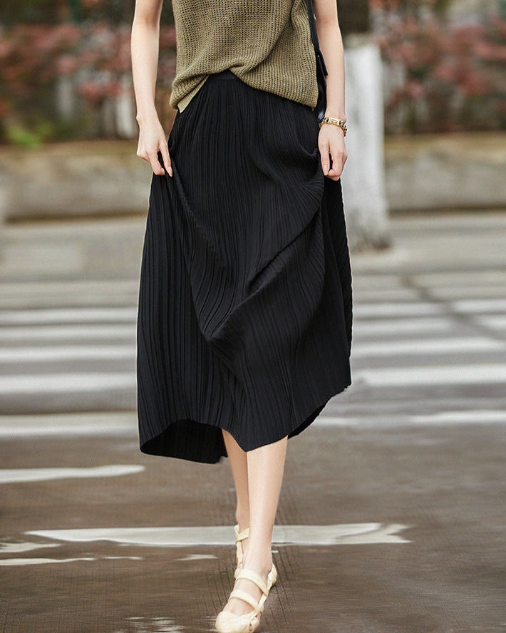 Gonna midi a pieghe da ufficio, stile sofisticato per un look donna professionale e chic.