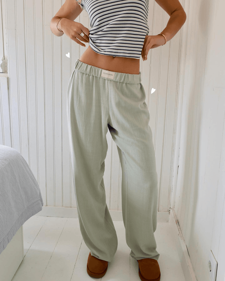 Pantaloni donna casual in cotone, perfetti per il relax, con vestibilità comoda e stile versatile per ogni giorno.
