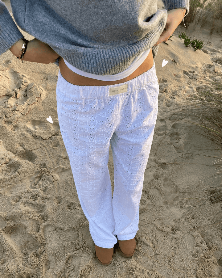 Pantaloni donna estivi/primaverili in cotone, comodi e morbidi, per un look casual rilassato e fresco.