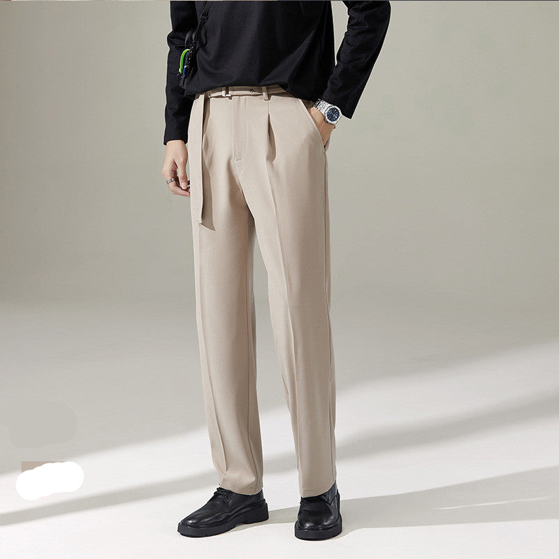 Pantaloni uomo eleganti con vestibilità ampia, gamba larga e cintura staccabile. Perfetti per un look raffinato.