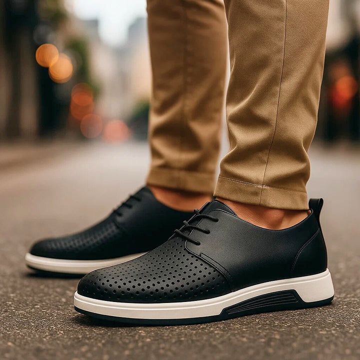 Mocassini uomo traspiranti slip-on, suola antiscivolo, ideali per unire eleganza e praticità nel quotidiano.