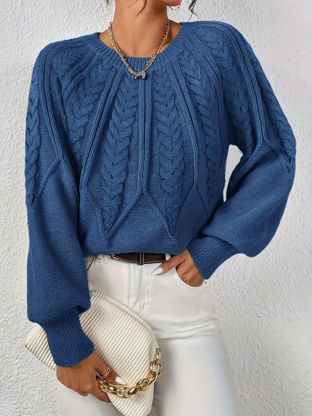 Casual ed elegante: maglione donna a trecce, maniche a palloncino. Perfetto per l'autunno-inverno.