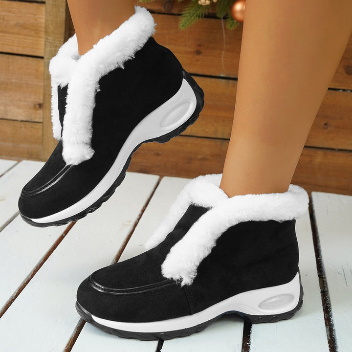 Stivaletti donna slip-on invernali neri, zeppa platform comoda e stabile. Scarpe autunno/inverno.