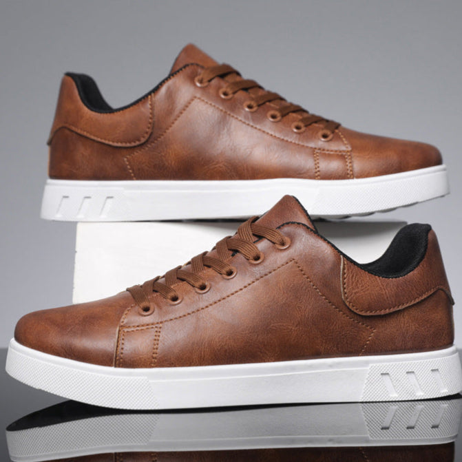 Sneakers casual uomo, modello basso e allacciato, perfette per un look comodo e alla moda in ogni stagione.