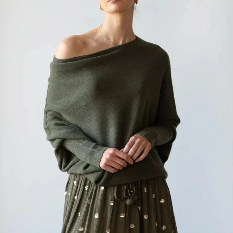 Maglia donna in maglia confortevole, stile moderno per autunno inverno. Pullover con spalle scese, moda femminile.