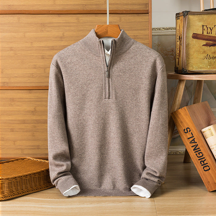 Maglione girocollo uomo classico a maniche lunghe. Caldo e confortevole per l'inverno, ideale per uno stile casual-elegante.
