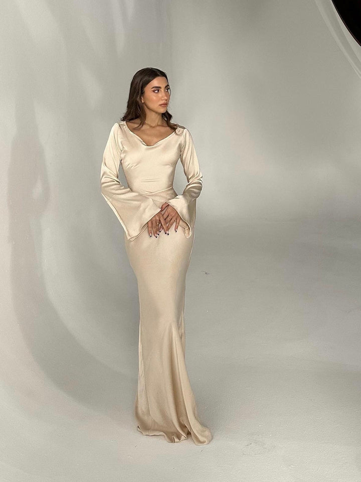 Abito elegante maxi da donna con maniche lunghe, perfetto per la moda autunnale.