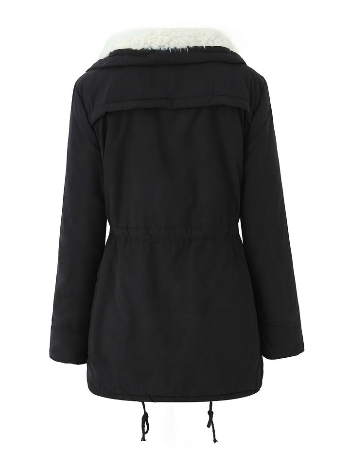 Parka lungo donna verde casual, collo borg e vita regolabile. Cappotto invernale alla moda e pratico.