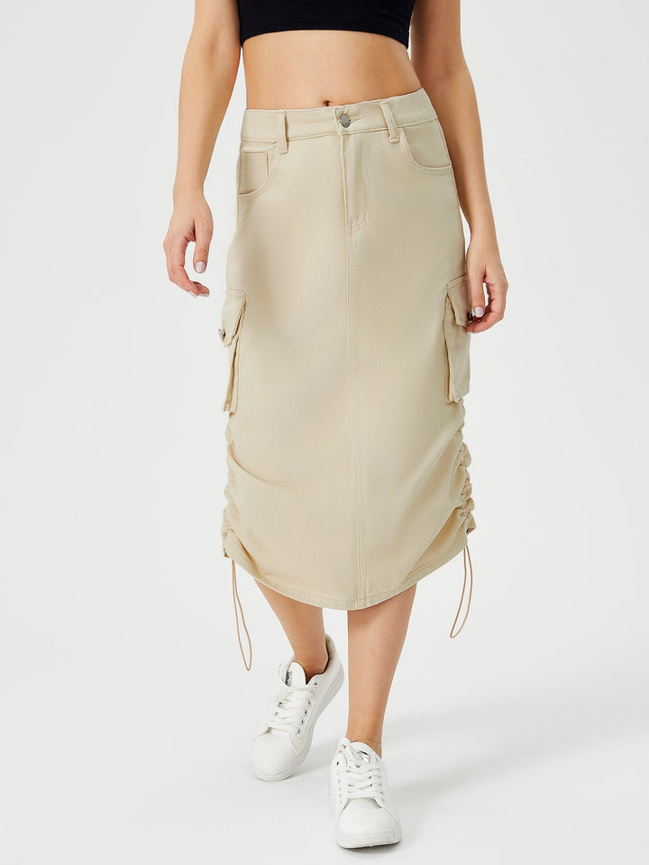 Gonna midi cargo donna per moda urbana, vita alta, spacco e tasche. Look moderno e pratico.