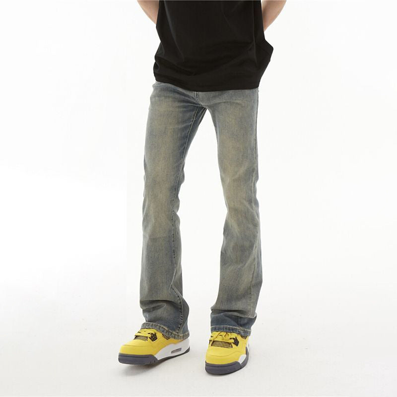 Jeans uomo casual grigi, a gamba dritta, stile moderno e finitura lavata per comfort quotidiano.